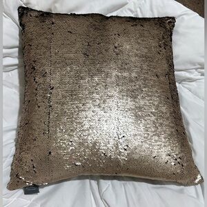 NWOT Aviva Stanoff Mermaid Sequined Black & Champagne Gold Down Pillow 20x 20